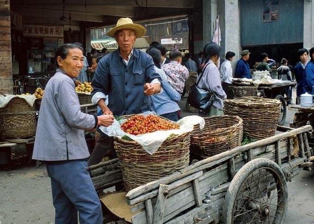 80年代,西湖边的杭州城,游客不多|杭州|农民|人行道_新浪网