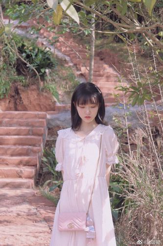 "期待着彩虹,所以开了窗."今天的饺子来了! cr@张菡筱