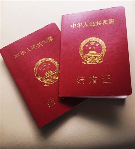 张雨绮晒结婚证公开婚讯 两人相识七十天结婚