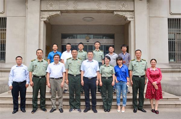 中国人民解放军军事科学院防化研究院习海玲主任一行访问南京土壤所