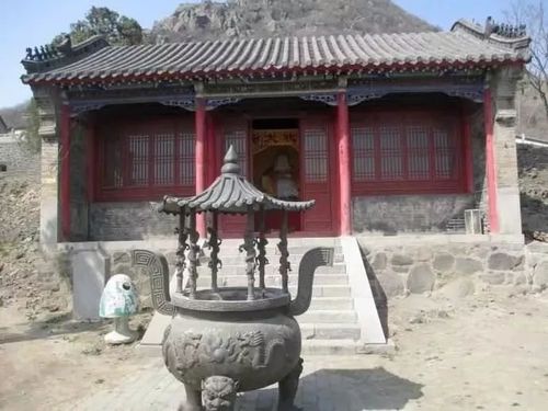 6,规模较大的庙宇佛塔正门以及农村房屋的门窗多向南开.