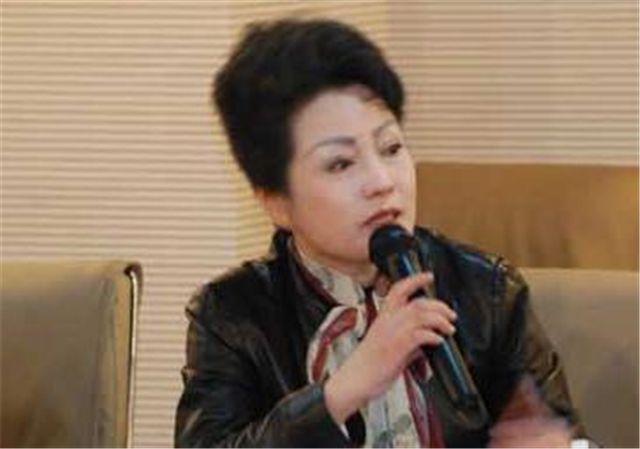 昔日广东一枝花侯玉婷曾三拒央视和霍震霆传绯闻无奈隐退