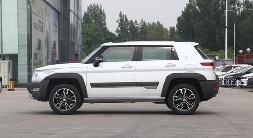 北汽越野推小号bj40不背离硬派初心售价进一步下探