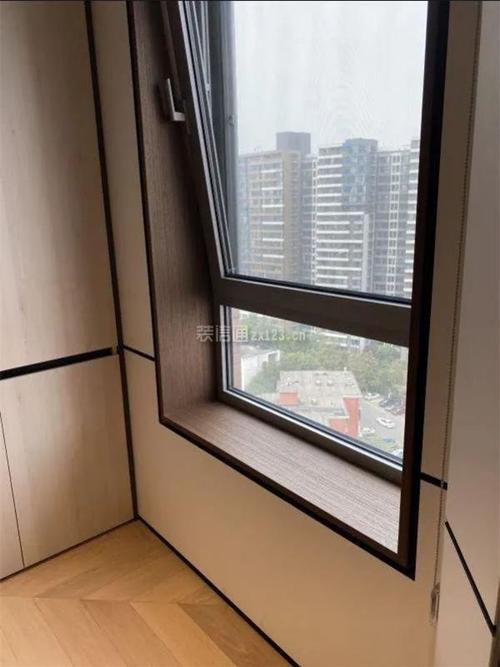 大理石包窗套的石材质感可能比较适合欧美范的空间,而在简约,北欧等