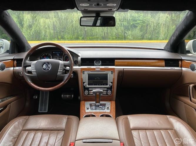 带字母的大众辉腾!