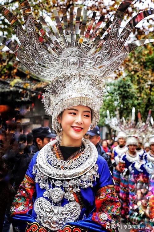 深重而又顽强不屈的民族"他们是分布于世界各地的犹太人和中国的苗族