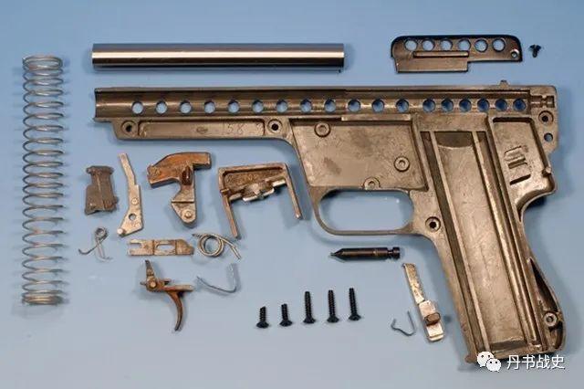 火箭手枪虽然也使用爆炸性物质作为动力,但是它的射击原理和常规枪械