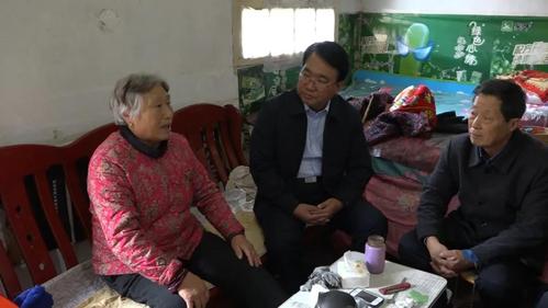 凤翔县县委书记赵永怀调研脱贫攻坚工作