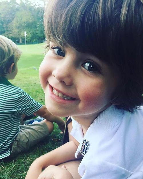 只有我炒鸡喜欢一血的小男孩嘛