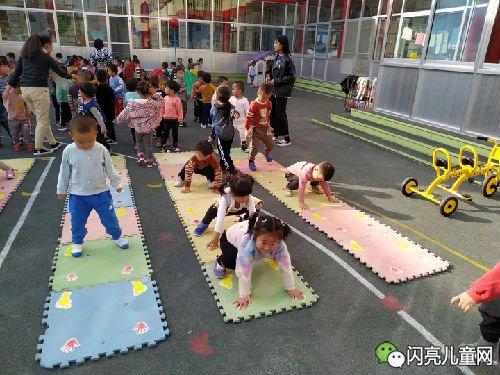 小班户外游戏小手小脚