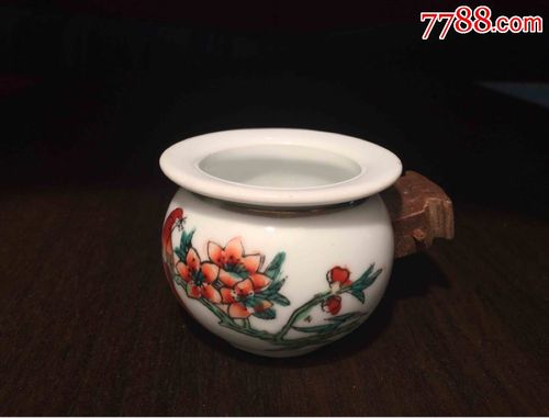 六七十年代景德镇烧制粉彩手绘花鸟纹鸟食罐