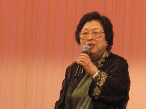 八十四岁的王昆老师声音甜美