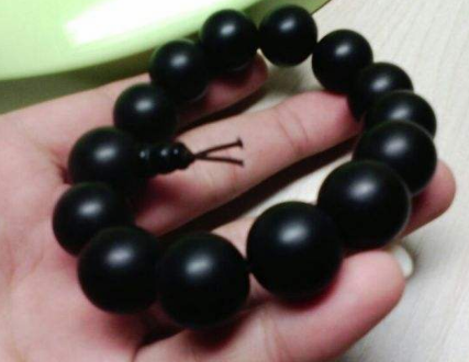 黑沉香图片 黑沉香鉴别真假_沉香手串