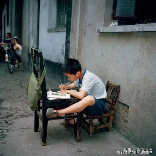 80年代30张怀旧老照片:只看到简单饱满的幸福!