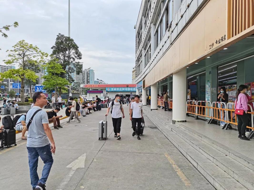 走访深圳三和人才市场工厂日结青年能挣多少钱