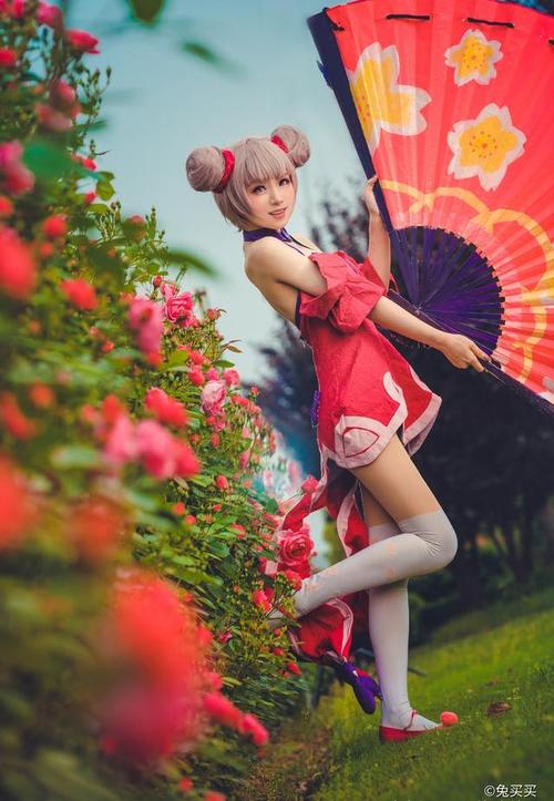 《王者荣耀》小乔cos,甜美惊艳,比玫瑰花还要有魅力