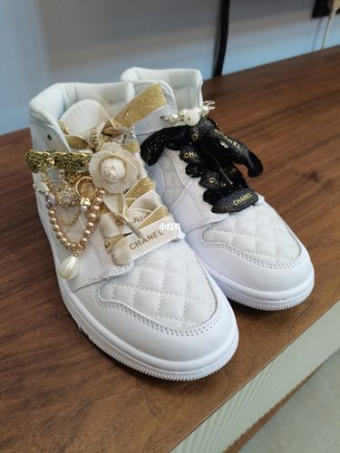 香奈儿山茶花aj联名款美哭了_香奈儿怎么样_山茶花_airjordan_鞋控