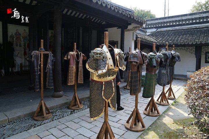乌江军庙,传说早在唐宪宗元和年间,乌镇有个英勇的将军,姓乌名赞,人称
