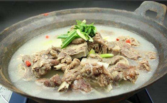  p>参归炖羊肉是一道美食,制作原料主要有,当归,党参,羊肉. /p>