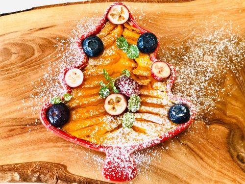  出炉装饰水果撒糖霜