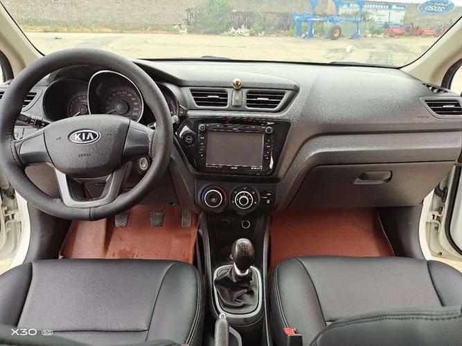 2012年5月起亚k2,手动挡1.4排量