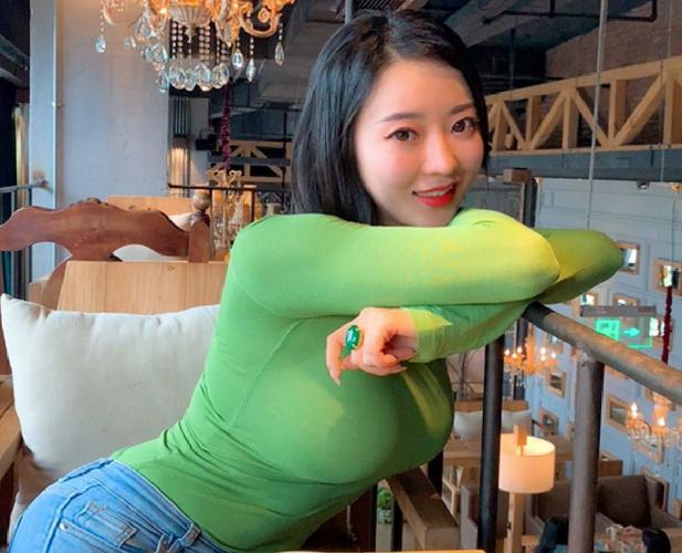 身穿牛仔蒋娉婷美成万人迷让你成为众人焦点
