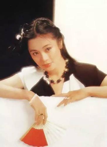 李宗盛罗大佑的第一次都给了她,她62岁还与小鲜肉