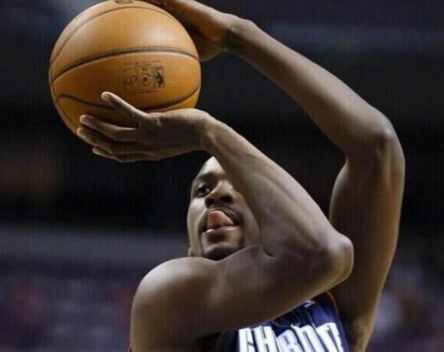 四位投篮姿势最丑的球员!诺阿马里昂我忍了,榜首你确定这是投篮