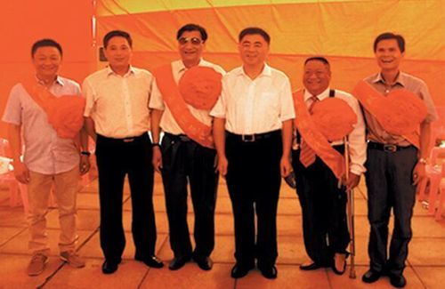 董事长张国印与副省长朱虹,市长 陈俊卿,拥军