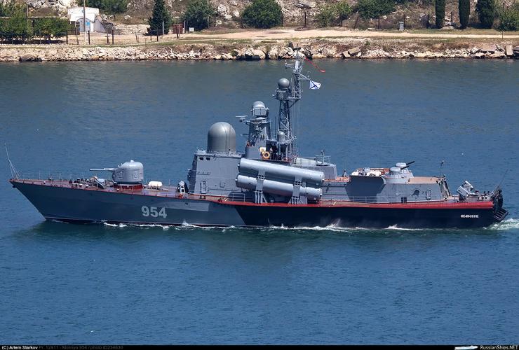 阅兵式上的导弹艇