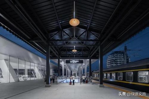 这个火车站在森林中中国首个全下沉式火车站嘉兴火车站