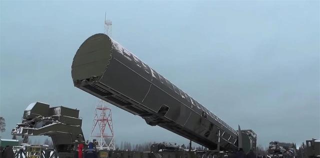 俄军从普列谢茨克发射场成功试射 "萨尔马特"洲际弹道导弹