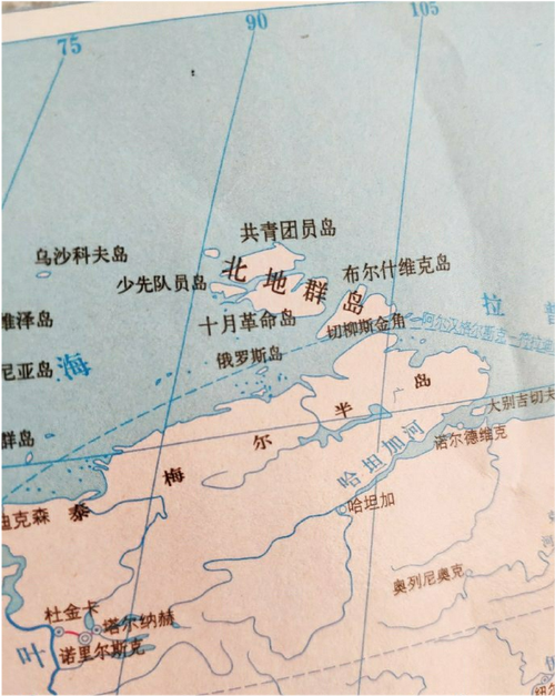 ров Комсомолец)是位于北冰洋上北地群岛最北的一个岛屿