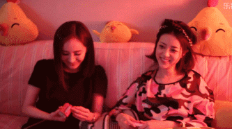 刘恺威探班破离婚传闻,黄轩摸杨幂大腿,《翻译官》花絮竟然这么劲爆!