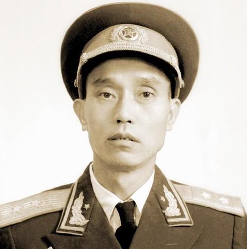 班长活捉蒋军师长我不要功只想当排长军长提两级当连长