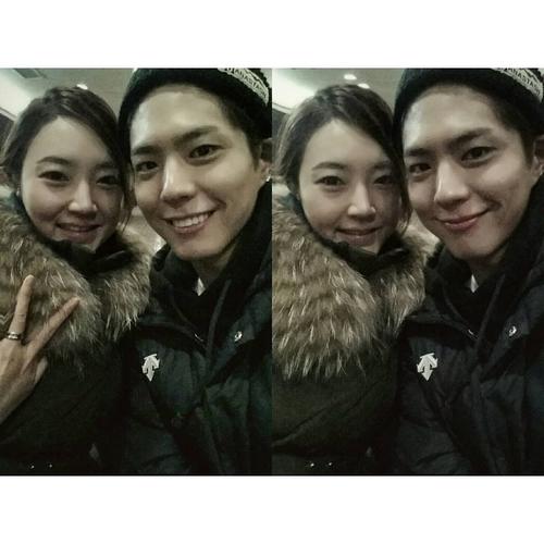 7在ins放出了一张与宝剑的旧合照.