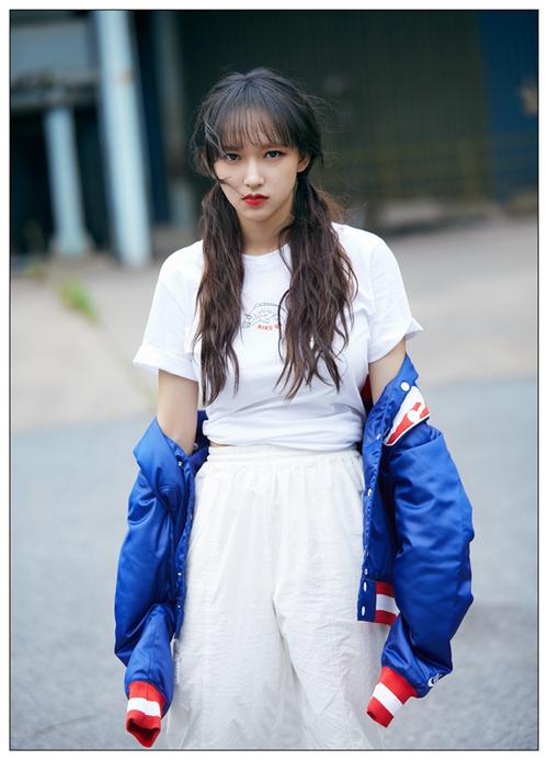 明星时尚写真壁纸:程潇《极限青春》美照曝光,可爱满分