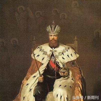 1826年她身穿加冕礼服和貂皮披风,佩戴带状圣叶卡捷琳娜勋章和链状