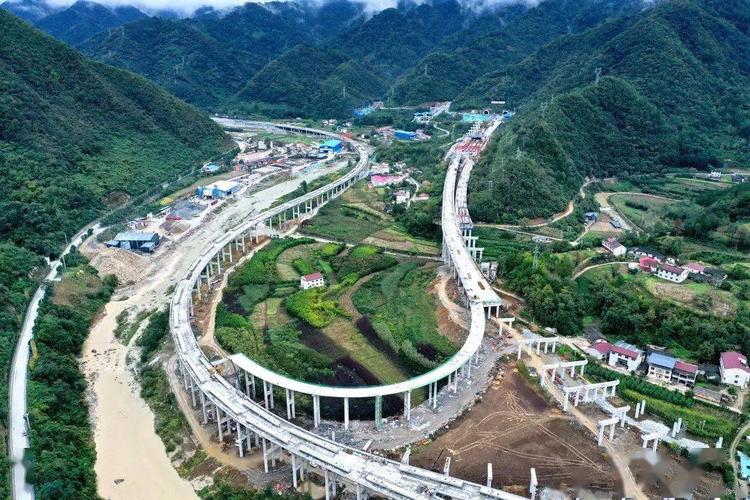 宁石高速首座长隧道双线贯通!【959关注】