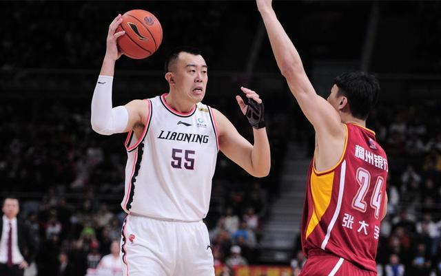 韩德君迎来33岁生日!从大学生球员到内线巨无霸,他