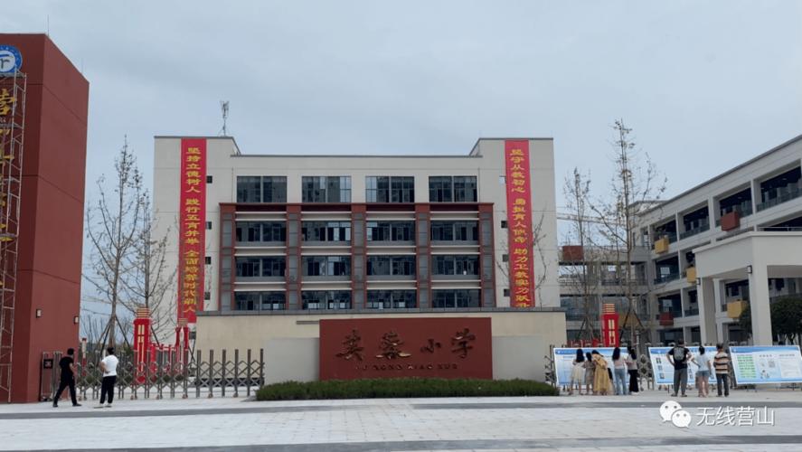 营山3所新学校投用 .