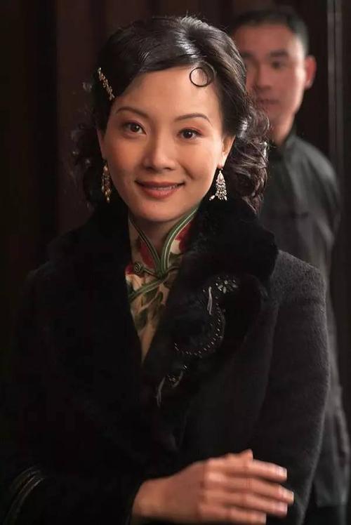 从话剧舞台转战小荧幕并没有想象中容易,陈数最开始也是从小角色演