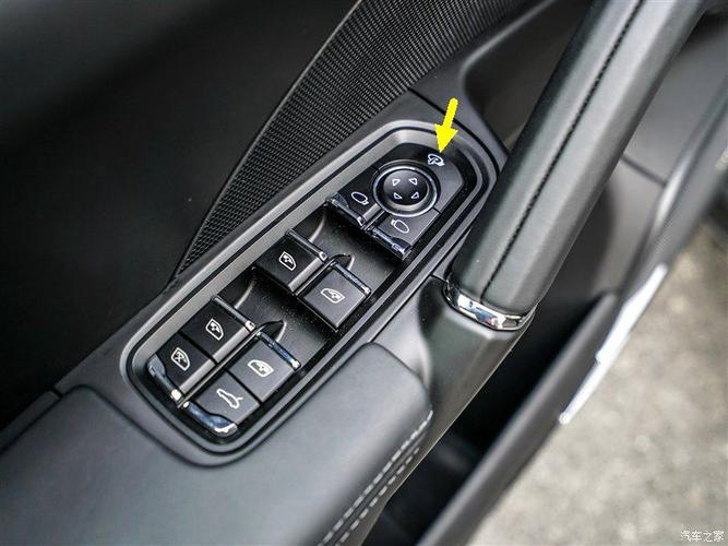 保时捷卡宴收反光镜按哪个键