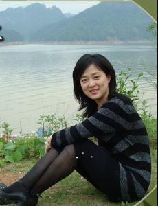 包丽平,江西卫视《社会传真》栏目主持人;江西电视台十佳播音员主持