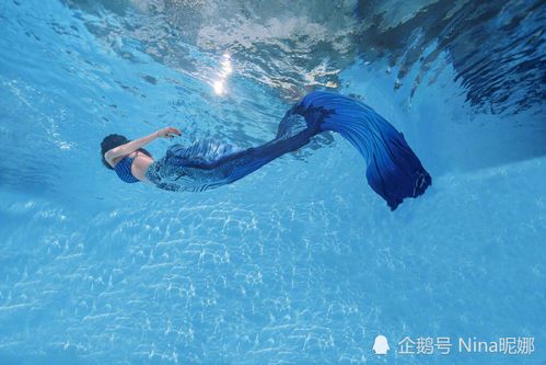 王子文心情好独自潜水,穿露背泳衣秀身材,这"马蜂臀"小个女星少见
