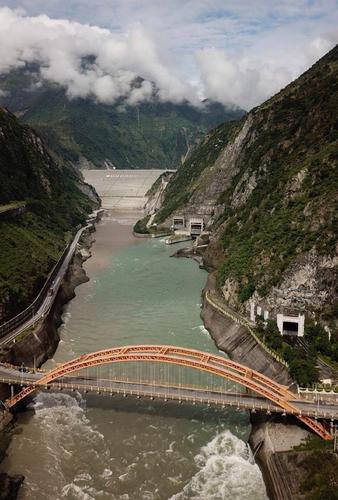 四川国电大渡河瀑布沟水电站4机组心脏进行技术改造