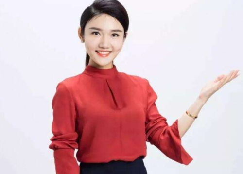 主持人龙洋凹点照白色紧身裤太辣眼身材样貌是数—数二(7)