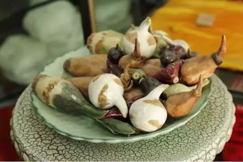 泮塘:在广州城区西部,位于广州市荔湾区龙津西路,荔湾湖公园以及泮塘