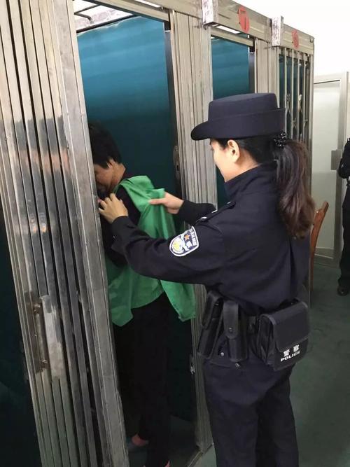 风雨的执行路上和刑事押解警务工作,也从不缺女法警的