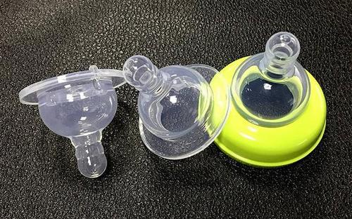 相对圆孔,十字孔和y孔奶嘴,一字孔奶嘴,也就是扁平鸭嘴式奶嘴,更